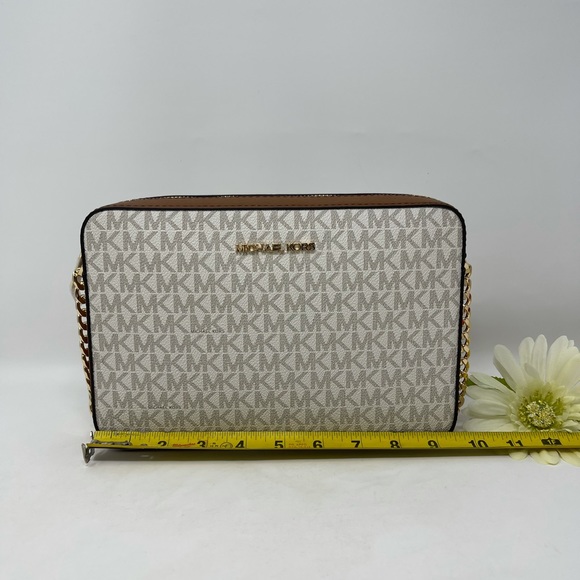 Michael Kors Jet Set ItemLG EW Crossbody - Picture 2 of 16